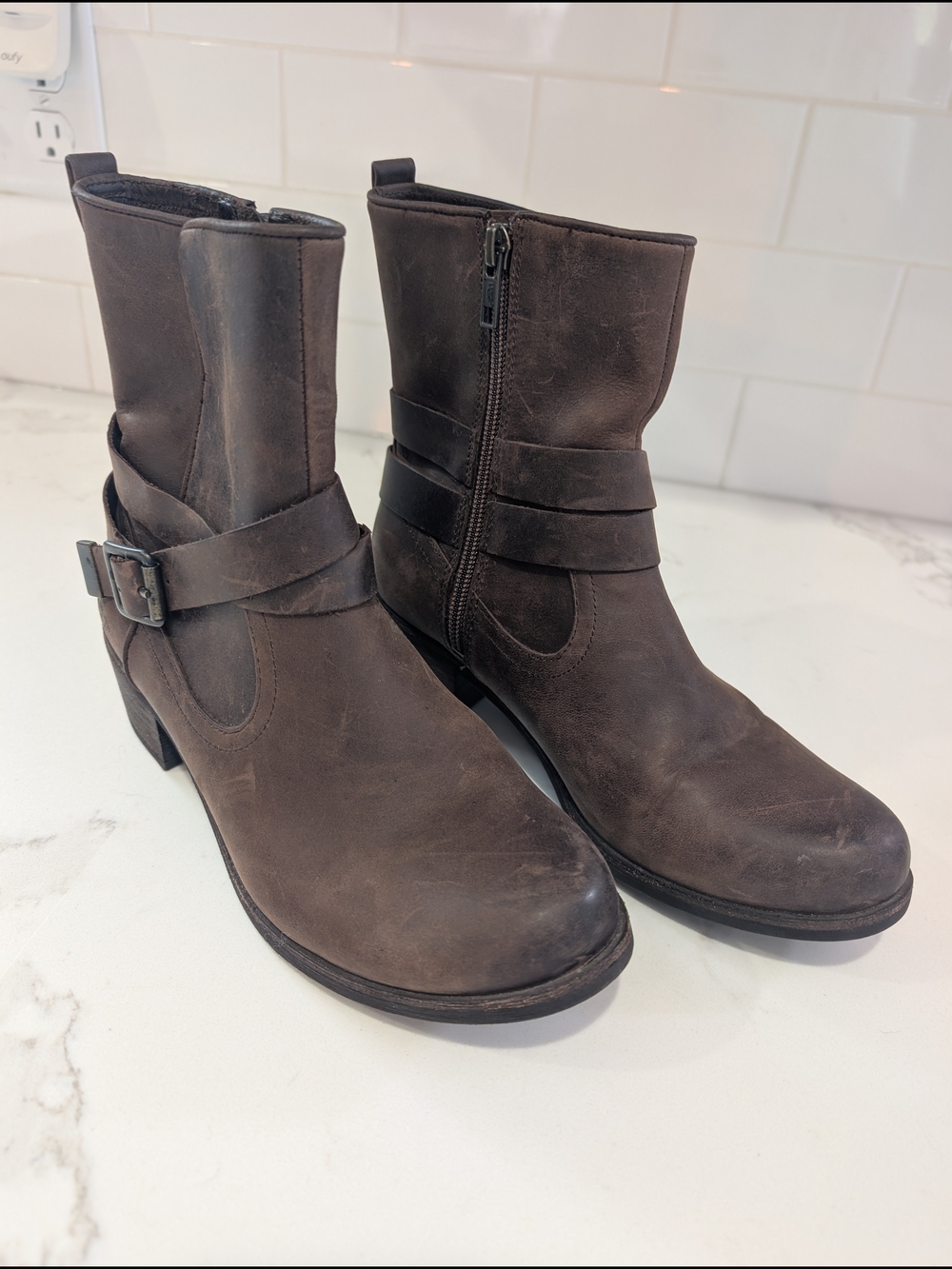 Boho Moto Biker Western UGG Brown Distressed Leather Buckle Strap Heeled 5.5